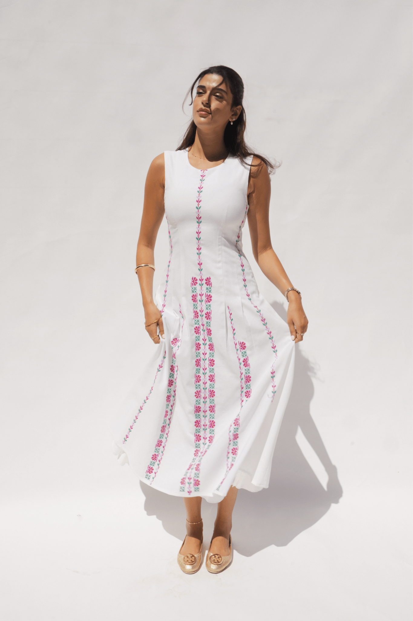 linen dress with embroidery Bird A gentle companion for sunny days.Multiple details of craftsmanship show gentleness and elegance everywhere Cloud 21 | smocking embroidery