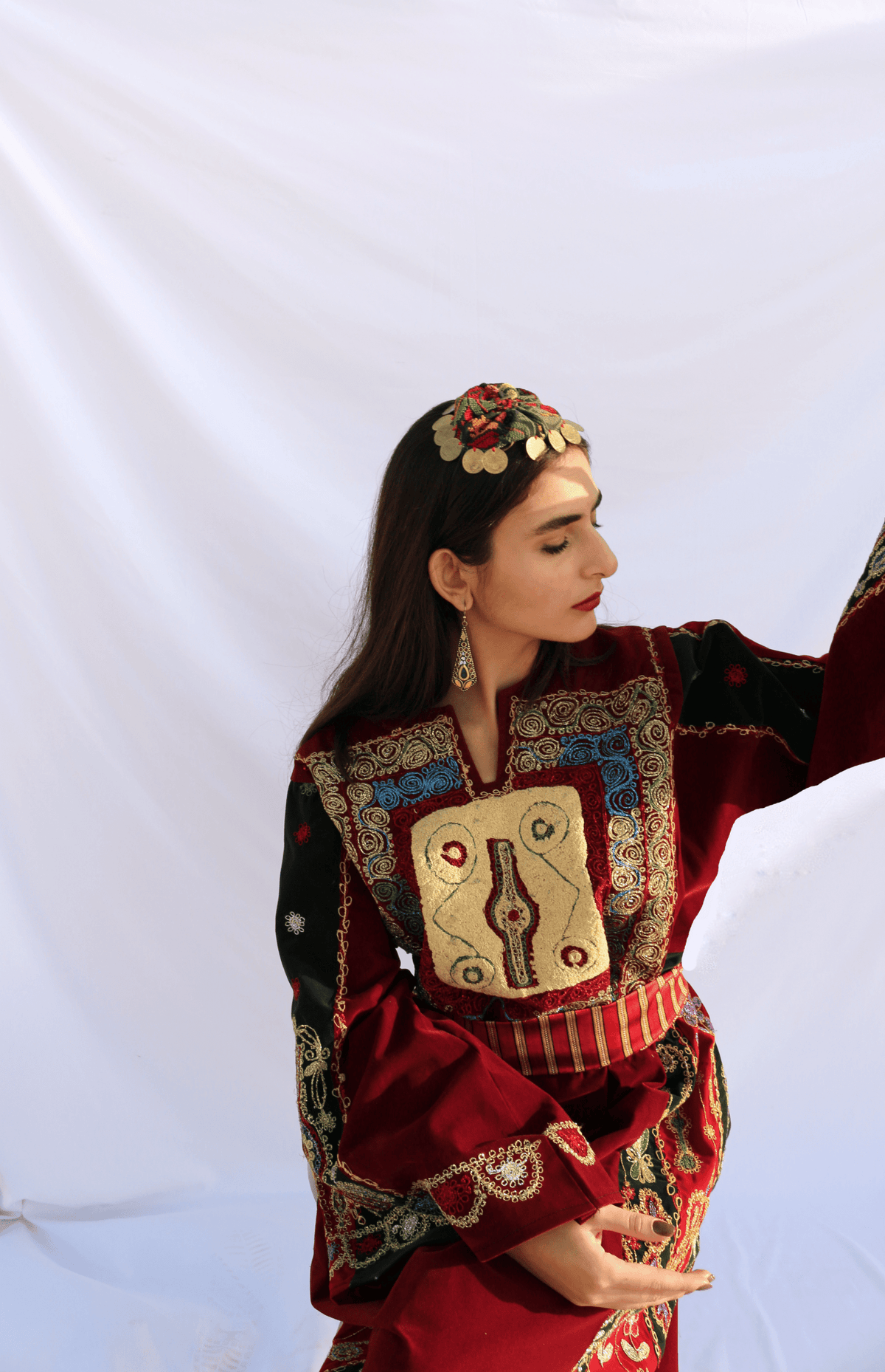 Malaka - Hand Embroidered Tahreera Palestinian Dress Thobe - Deerah
