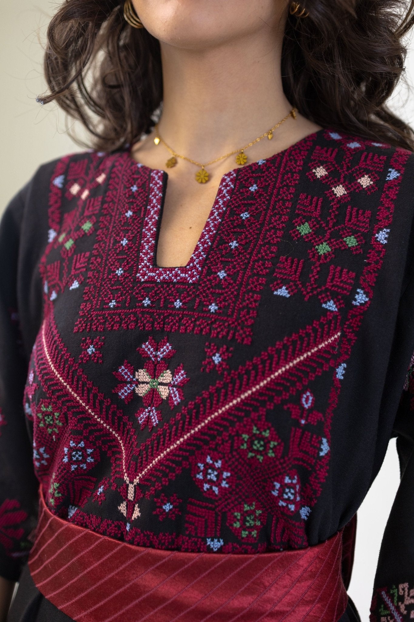 The Iman ايمان - Hand Embroidered Linen Palestinian Thobe - Deerah