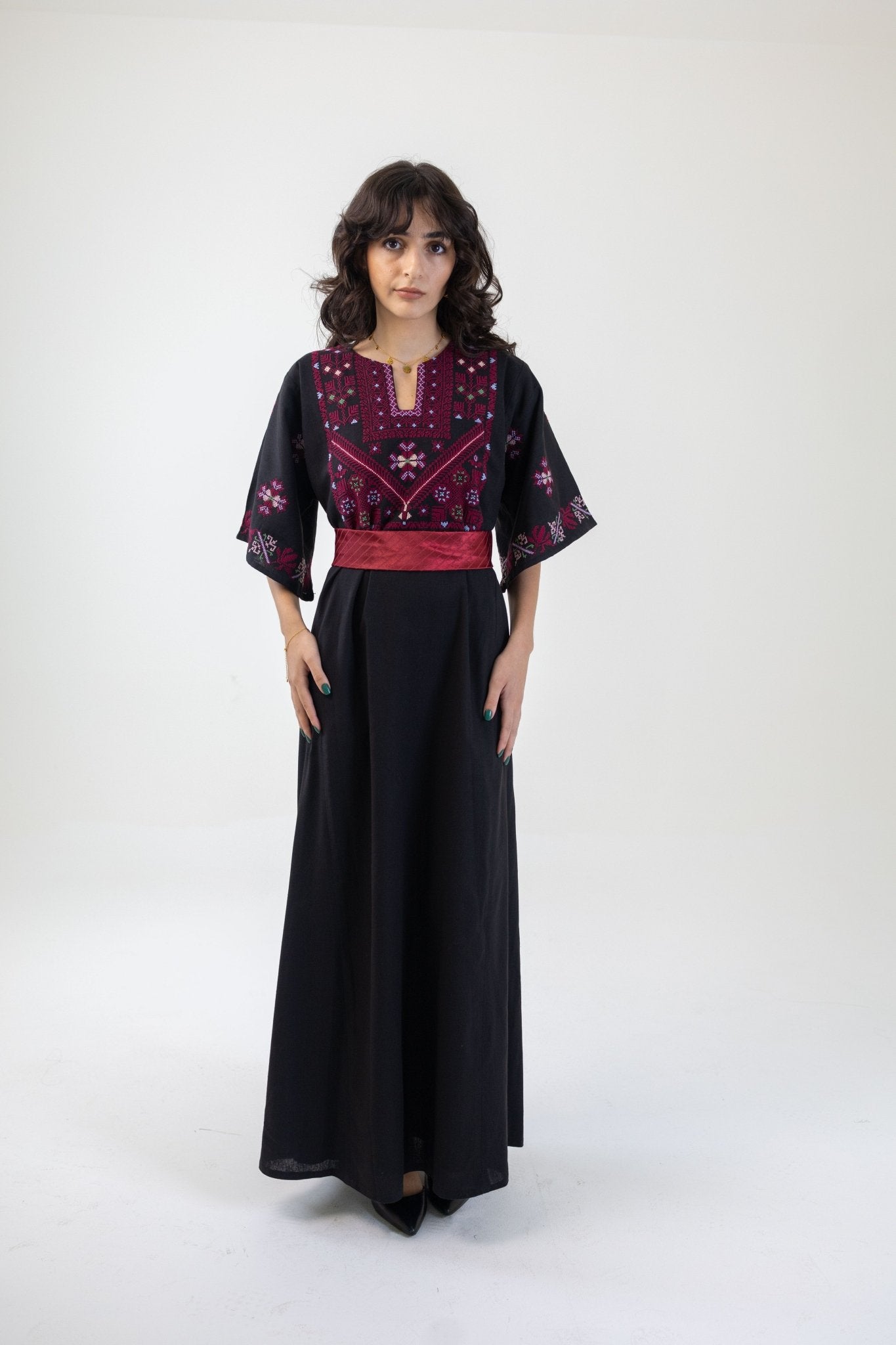 The Iman ايمان - Hand Embroidered Linen Palestinian Thobe - Deerah