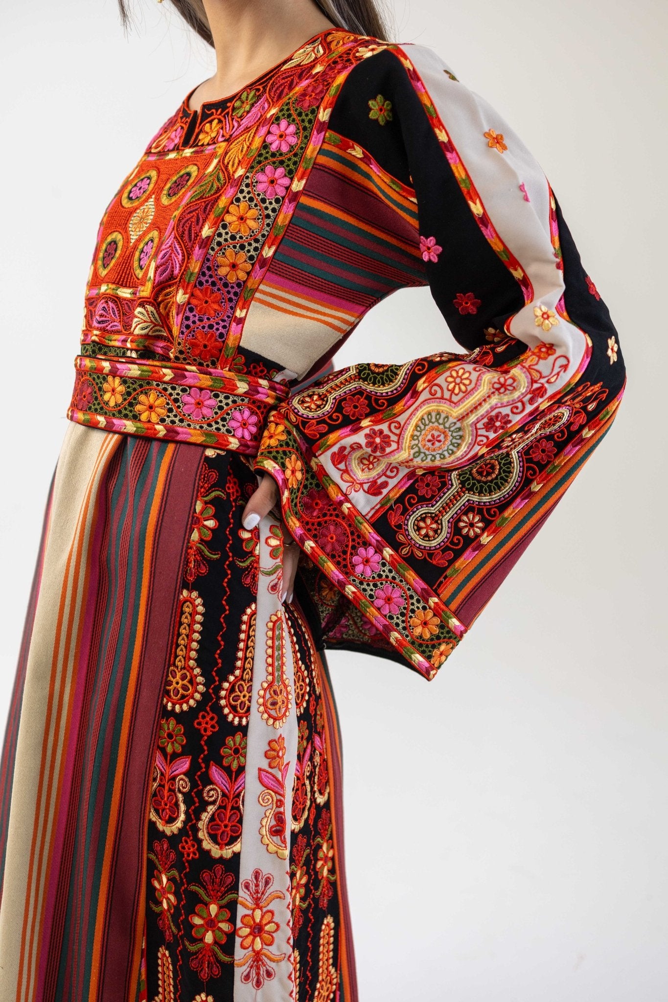 The Majdalawi Traditional Palestinian Thobe Dress - Deerah